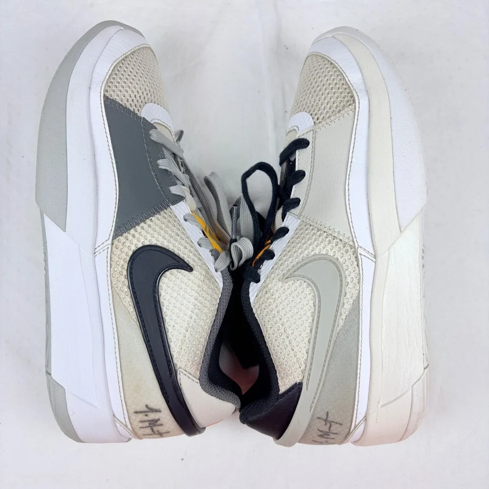Nike ja mismatched